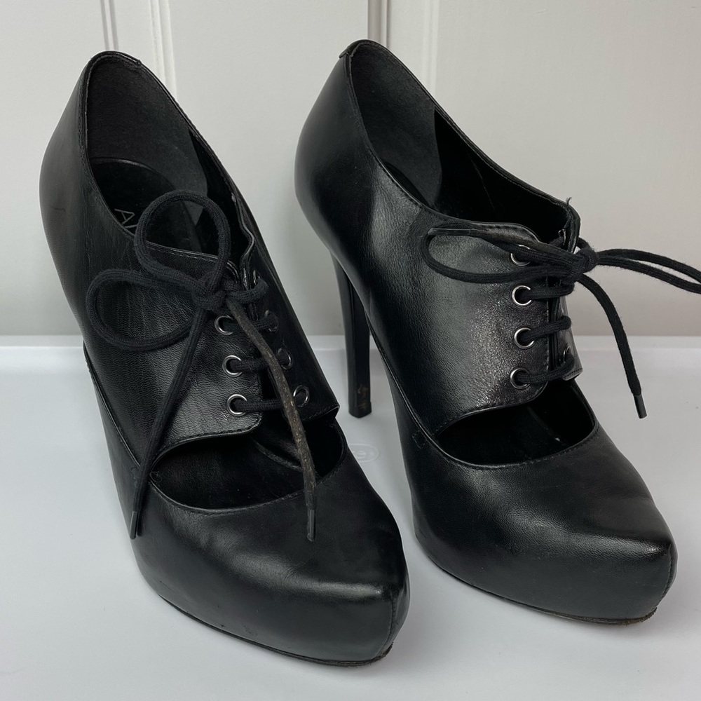 ALDO contemporary tie front stiletto. SZ 38